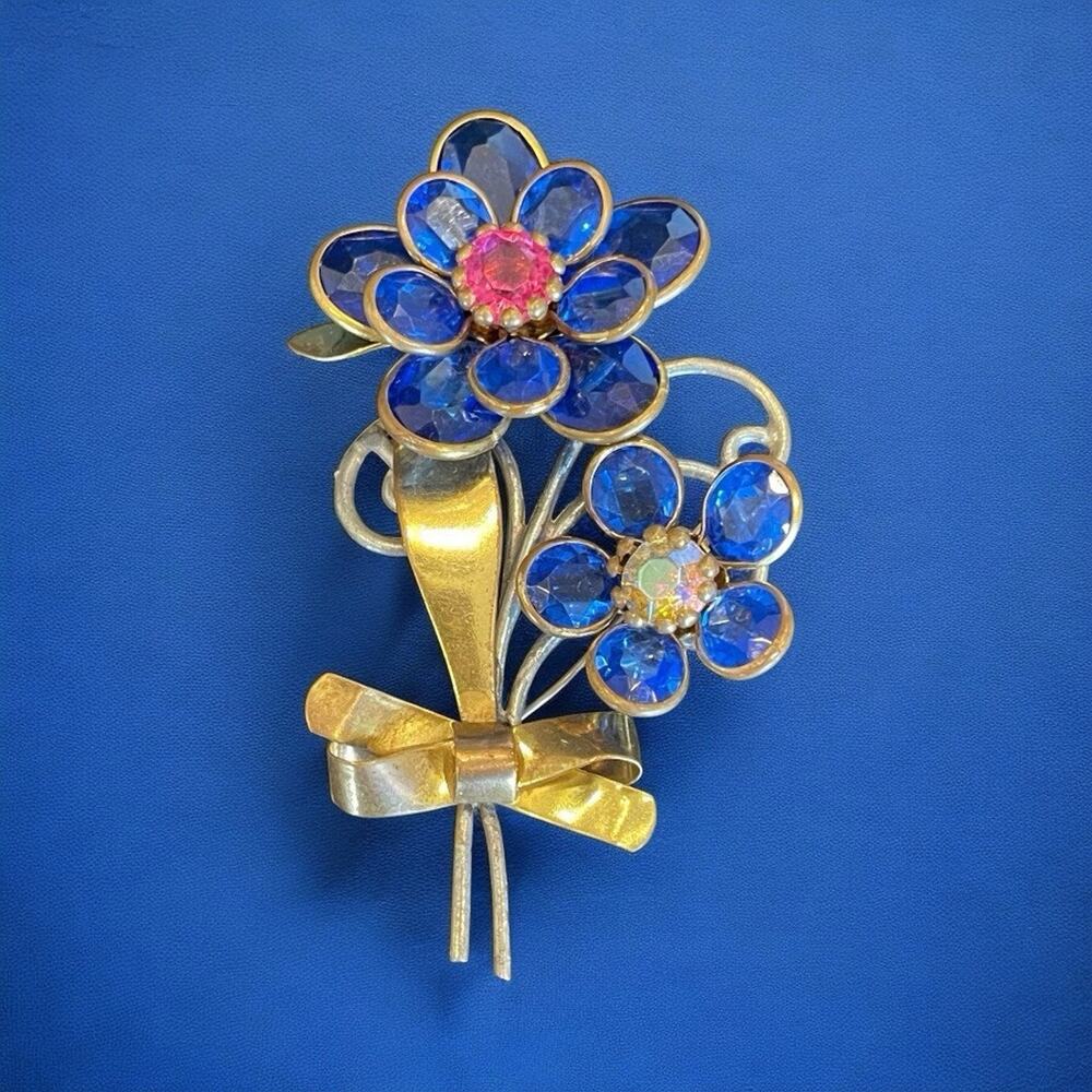 Vintage 30s - 40s plastic rhinestone lucite Blue flower bouquet brooch Large 4”